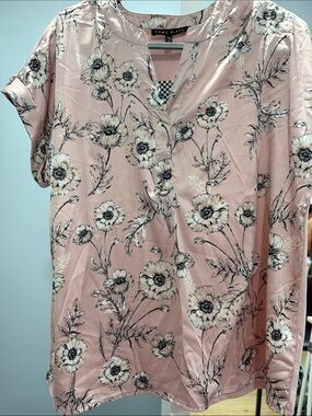 Como Black Pink Floral Short Sleeve Button-Down Top